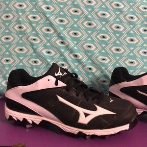 Softball metal cleats